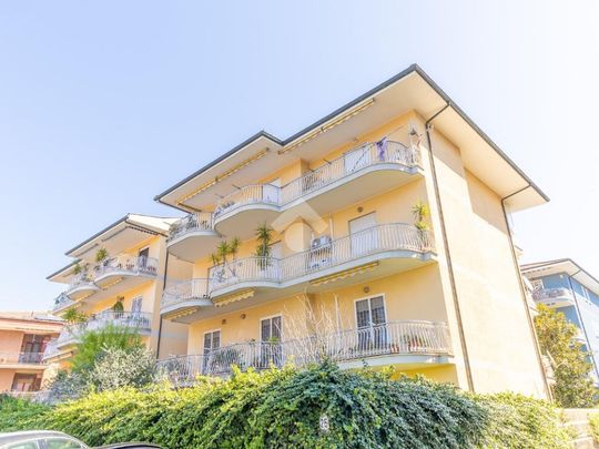 5 locali in affitto - Photo 1