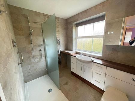 4 bedroom detached house to rent - Photo 3