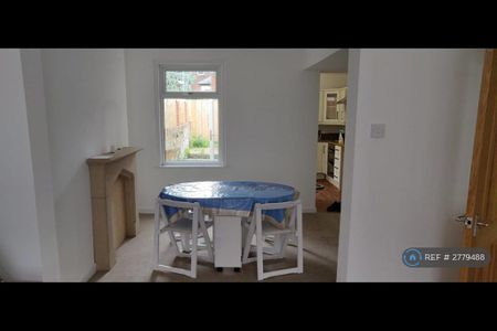 3 bedroom terraced house to rent - Photo 5