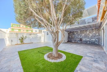 Spacious family home with 4 bedrooms, large terrace and garage in San Fernando.