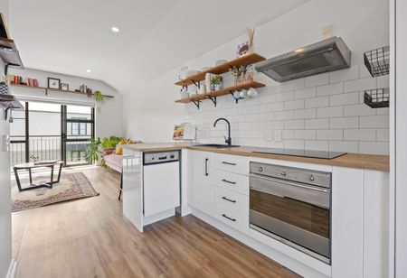 ALBANY - One Bedroom Apartment Opposite Pinehurst School! - Photo 3