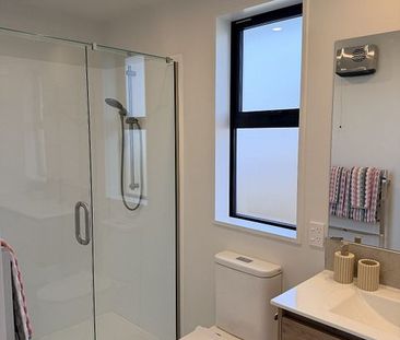 Charming 3BR Home in Woodend! - Photo 5