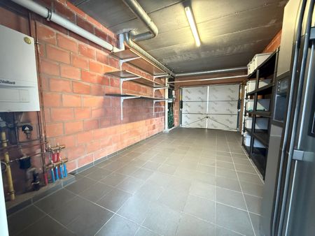 Ruime woning met vier slaapkamers in Oedelem. - Foto 2