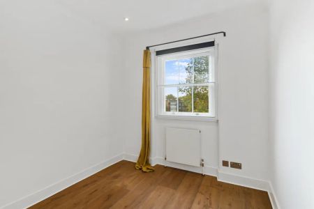 5 bedroom house in London - Photo 3