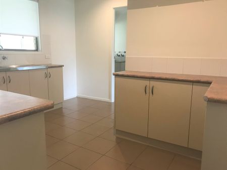 Comfortable 3 Bedroom Family Home - Photo 5