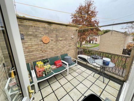 2 bedroom flat to rent - Photo 2