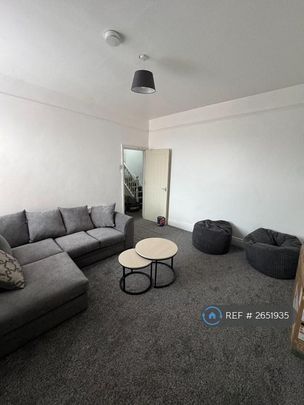 1 bedroom in a house share to rent - Photo 1