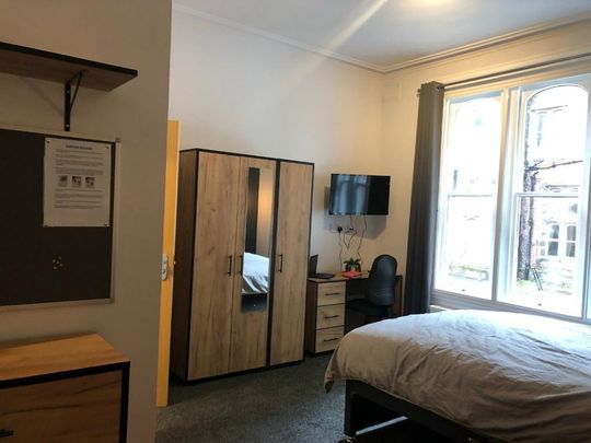 16 bedroom flat to rent - Photo 1