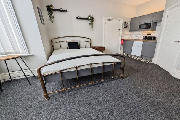 Morris Road, SO15 - Photo 1