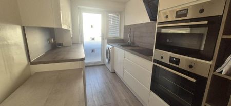 3 bedroom flat to rent - Photo 5