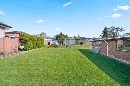 Spacious Family Home in Prime Location - Photo 5