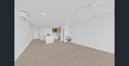 Brand New Three Bedroom Apartment with a Large Courtyard - Photo 3