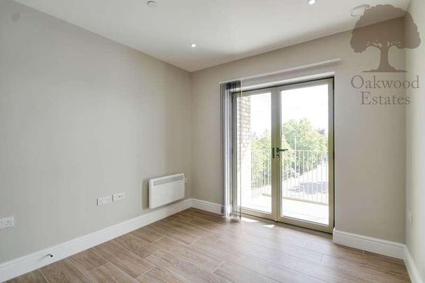 Station Road, Langley, SL3 - Photo 1