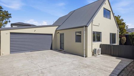 Spacious Family Home in St. Albans - Photo 5