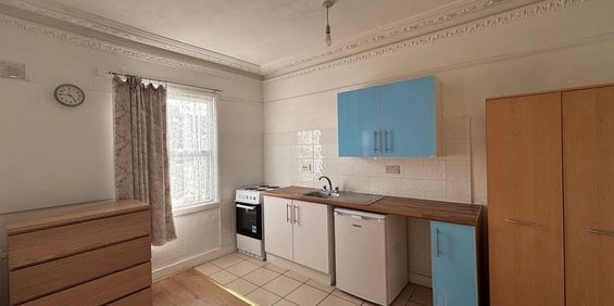 Studio Flat, Buckingham Road, NW10 - Photo 3