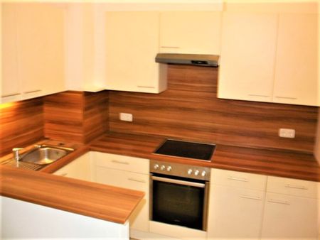 TERRASSENHIT, UNBEFRISTET, 86 m2 Altbau mit 30 m2 Freifläche, 3 Zimmer, Komplettküche, Wannenbad, Parketten, Hofruhelage - Foto 5