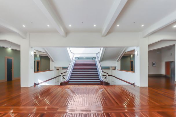 Iconic George Court apartment - Photo 1