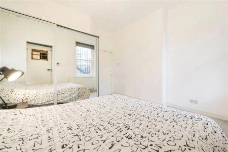 1 bedroom flat in Camden - Photo 5