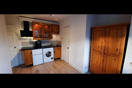 Studio Flat, The Ridgeway, NW9 - Photo 3