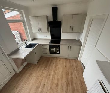 3 bed Terraced - To Let - Photo 5