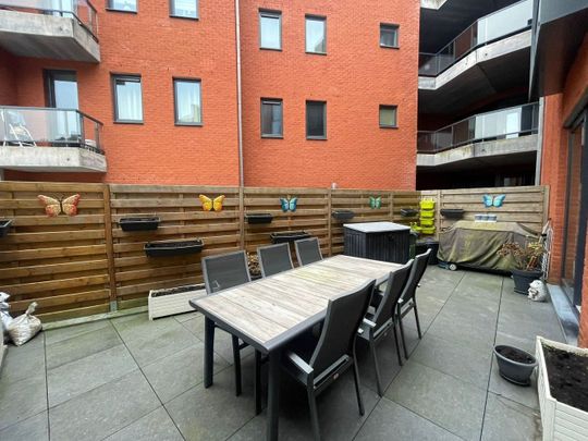 Modern gelijkvloers appartement met terras in hartje stad - Foto 1