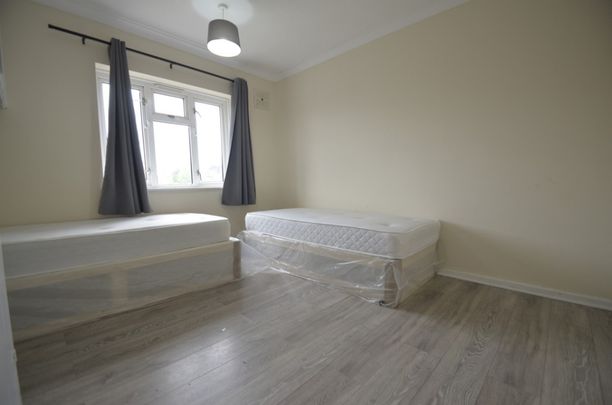 3 bedroom Semi-detached house to rent - Photo 1