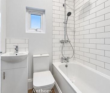 3 bedroom flat to rent - Photo 4