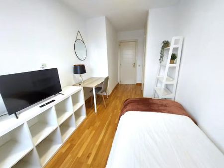 Avenida de España, Coslada, Community of Madrid 28821 - Photo 4