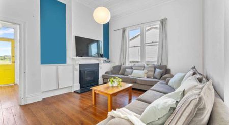 Updated three-bedroom home - Photo 2