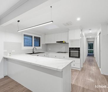 31 Wyuna Walk, MOOROOLBARK - Photo 2