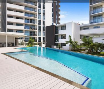 SPACIOUS MODERN FURNISHED APARTMENT OVERLOOKING POOLS - Photo 4