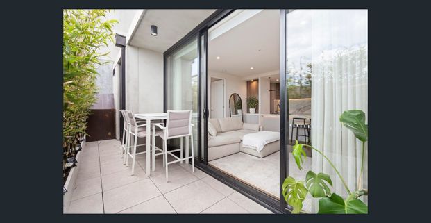 Stunning, Private & Architecturally Designed Oasis in Prime Moonee Ponds - Photo 1