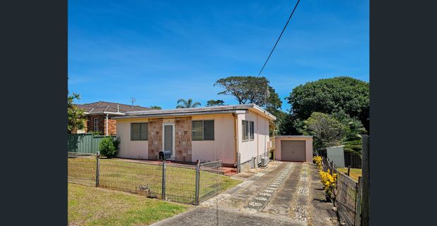 Coastal living – Metres from Garden Bay - Photo 1