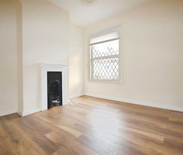 CENTRAL WATFORD - Photo 2