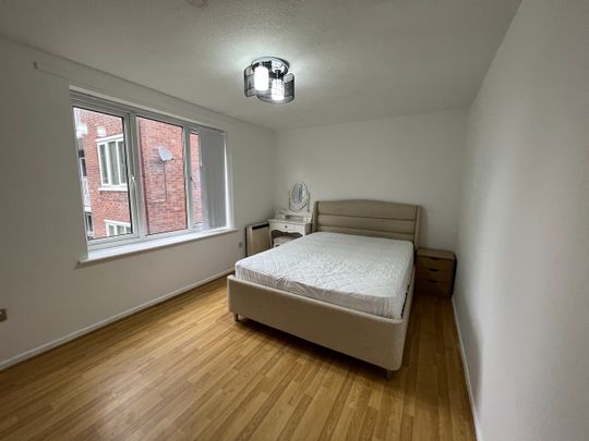 3 Bed Flat, Lockett Gardens, M3 - Photo 1