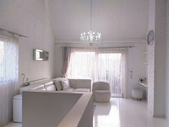 TE HUUR: Gemeubeld dakappartement met 2 slaapkamers te Heusden! - Photo 1