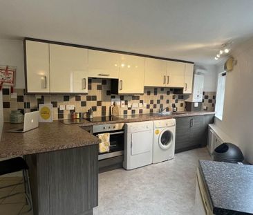 4 bedroom terraced house to rent - Photo 6