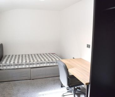 6 bedroom terraced house to rent - Photo 1