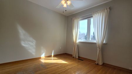 For Lease - 3 Ridge Point Crescent, Toronto, Ontario - Photo 3