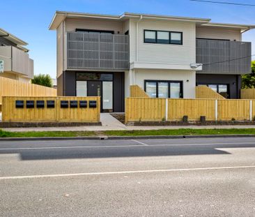 FULLY FURNISHED BEDSIT IN ROOMING HOUSE WITH GAS, ELECTRICITY AND W... - Photo 1