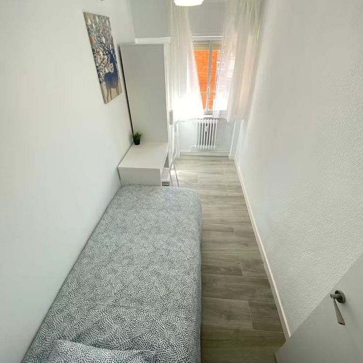 Calle de Albino Hernández Lázaro, Madrid, Community of Madrid 28021 - Foto 1