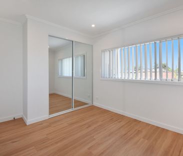 Modern 4-Bedroom Duplex - Photo 3
