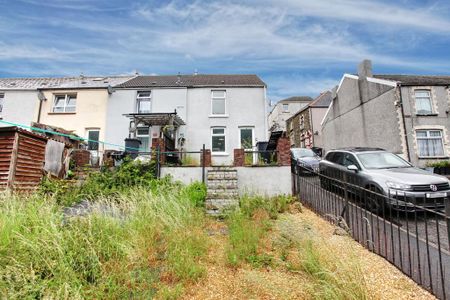 2 bedroom end of terrace house to rent - Photo 5