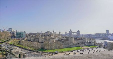 A spacious two bedroom, two bathroom penthouse conversion apartment in the City of London opposite the Tower of London, The Thames and Tower Bridge. - Photo 5