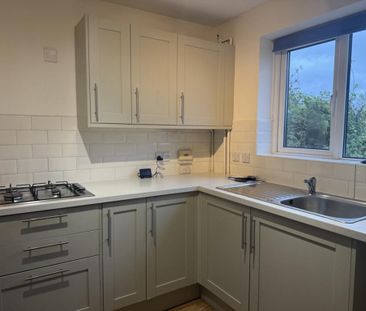 3 bedroom end of terrace house to rent - Photo 4