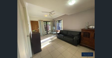 Modern, Fully Furnished Townhouse in the Heart of Cannonvale - Photo 3