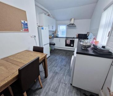 1 bedroom in a house share to rent - Photo 6