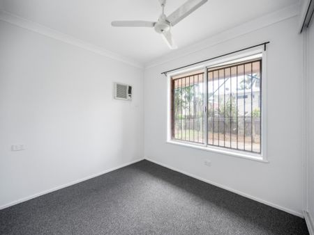 Family Home with a Pool in Kirwan - Photo 4