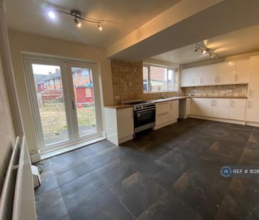 3 bedroom terraced house to rent - Photo 5