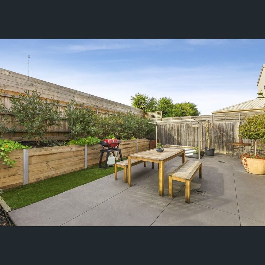 A Town Centre Treasure - Photo 1